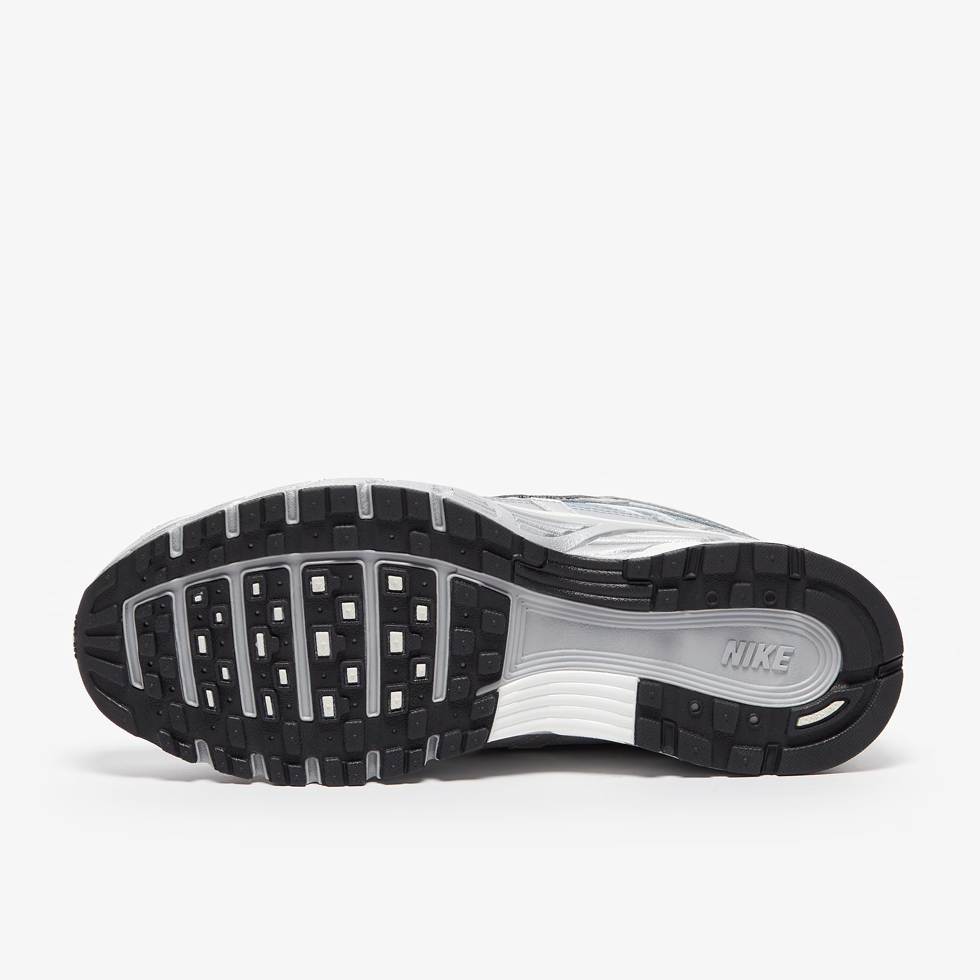 Nike P6000 Sommet Et Gris Loup