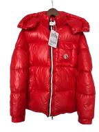 Doudoune Moncler courte à capuche Montbeliard