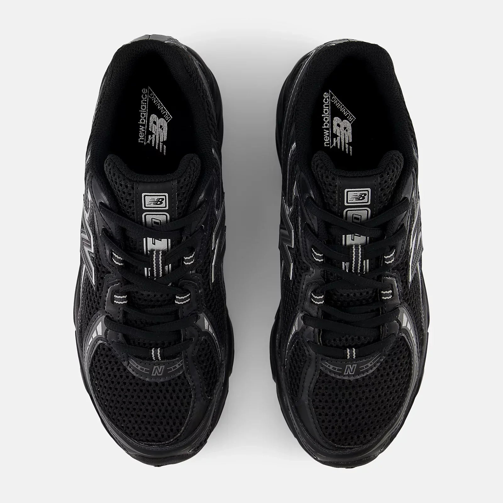 New Balance 740 Noir